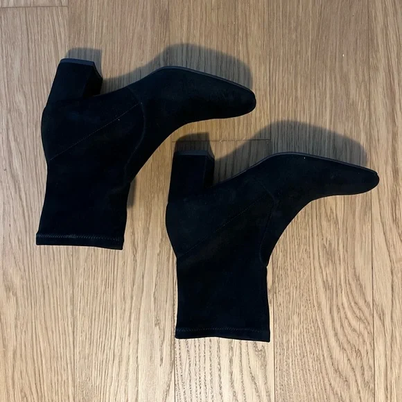 New with box Stuart Weitzman suede booties